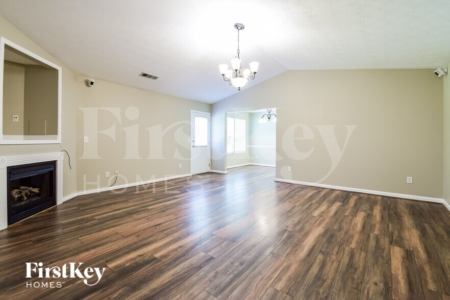 Building Photo - 738 Trickle Ln