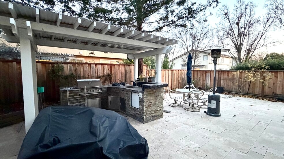 Building Photo - 5153 Aspen St