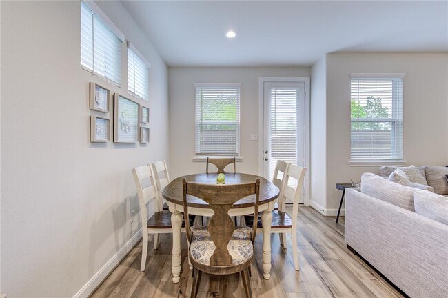 Building Photo - 9834 Rugged Oaks Dr