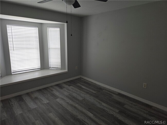 Building Photo - 864 W Gleason Pl