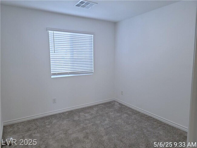 Building Photo - BRAND NEW 3 BED, 2.5 BATH TOWNHOME IN NW L...