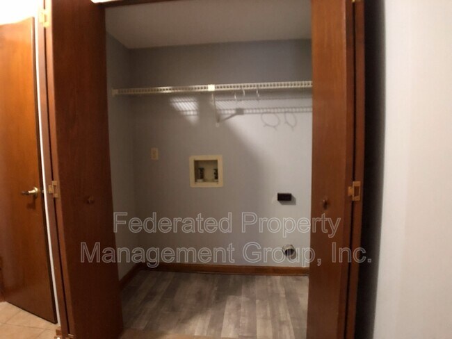 Building Photo - 3834 Windridge Ct