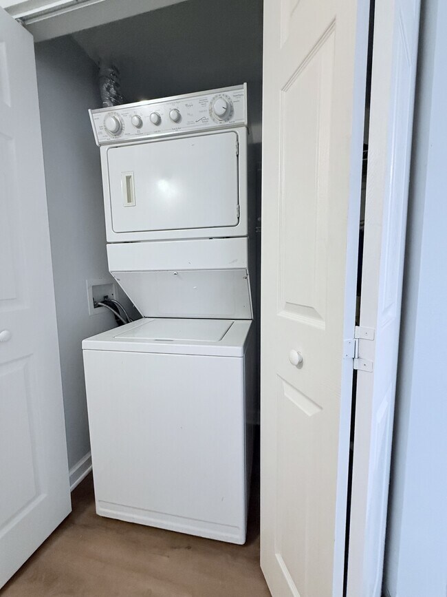Building Photo - 440 S Villa San Marco Dr
