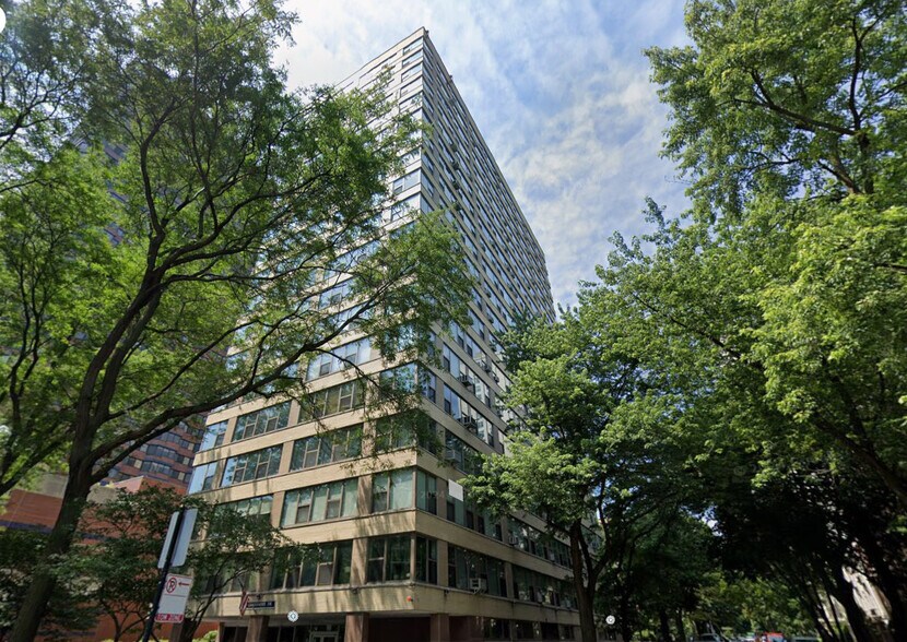 Building Photo - 2970 N Lake Shore Dr