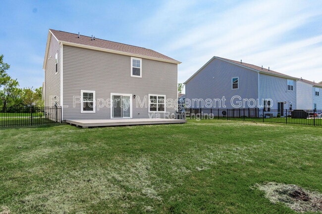 Building Photo - 214 Sterndale Dr