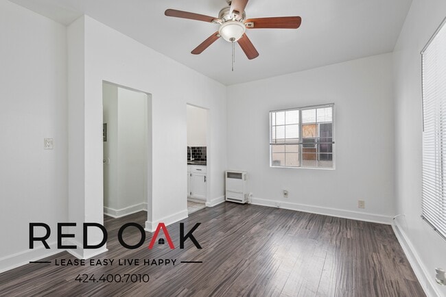 Building Photo - 250 Loma Dr