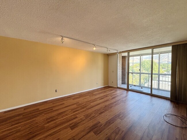 Building Photo - 710 E 200 S