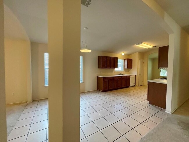 Building Photo - 126 Salado Dr