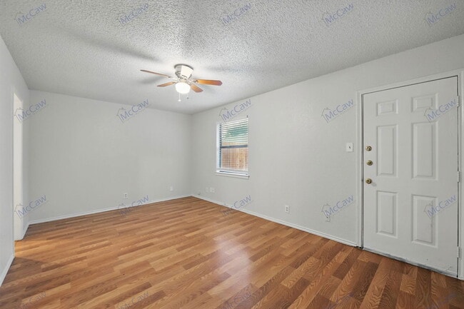 Building Photo - 6708 S Creek Dr