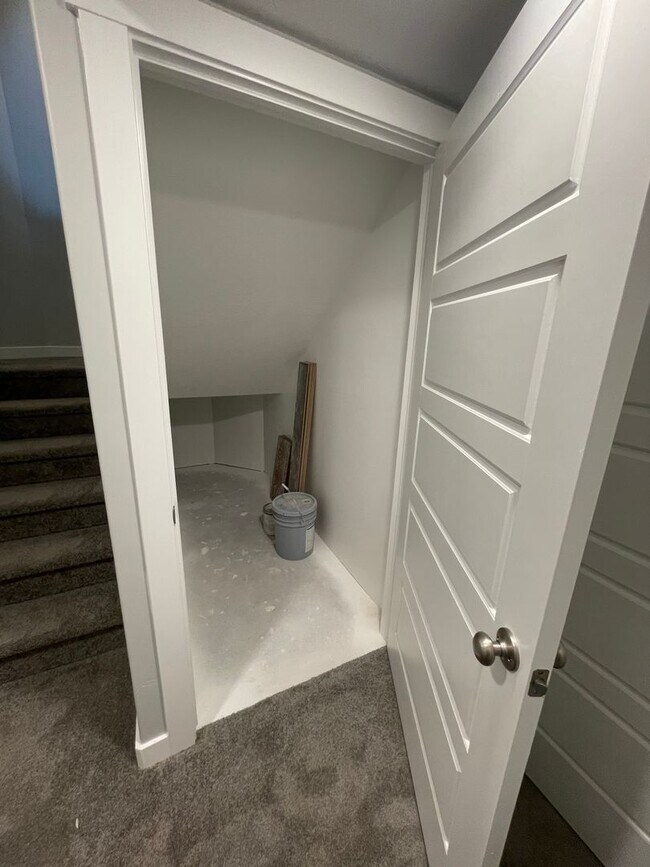 Building Photo - GORGOUS