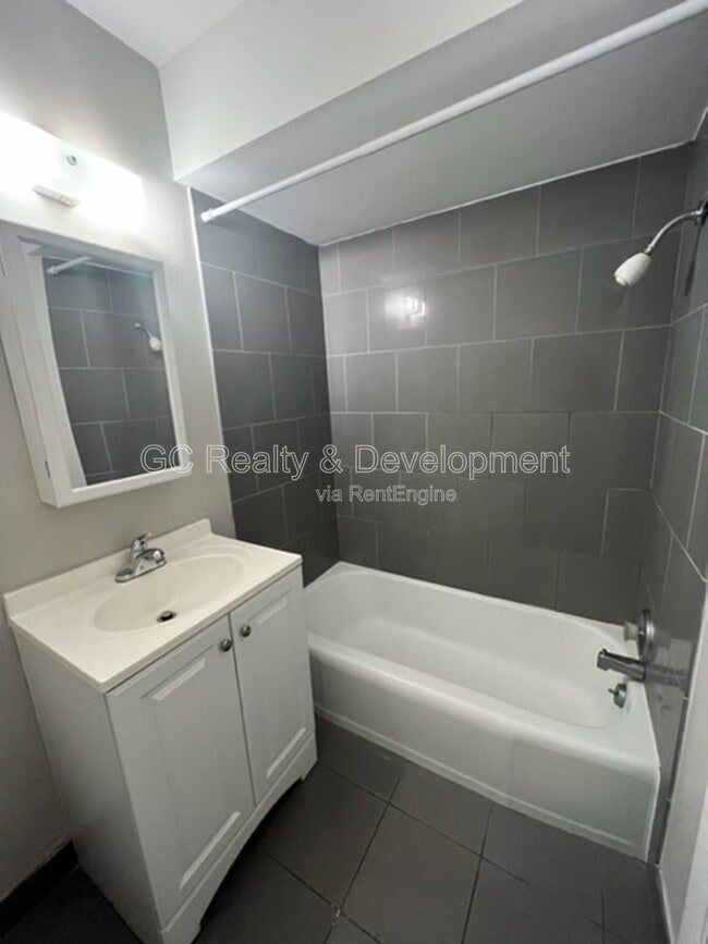 Building Photo - 265 Uteg St