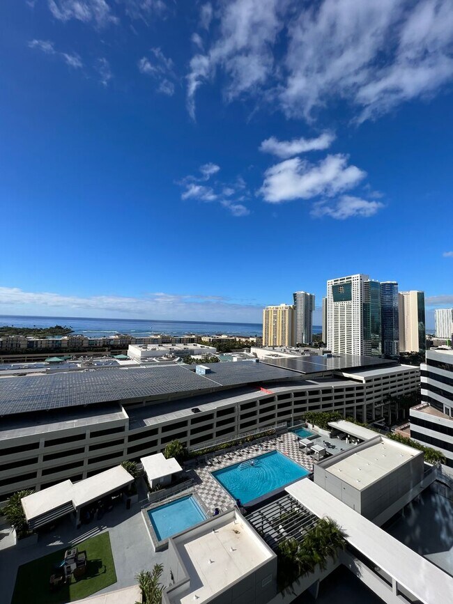 Building Photo - ** 2 BEDROOM 2 BATH** 2 covered PARKING, O...