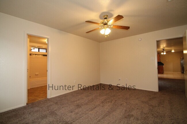 Building Photo - 4604 Fieldcrest Dr