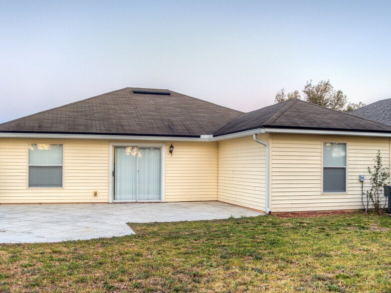 Building Photo - 1828 Creekview Dr