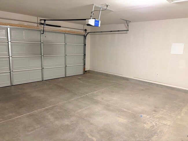 Building Photo - 1305 N Colton Ave