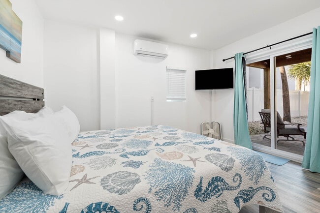 Building Photo - 113 4th Ave