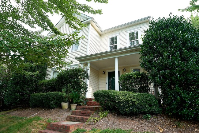 Building Photo - 5 Bedroom 4 Bath Single Family Home with G...