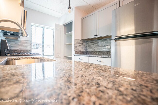 Building Photo - 835 Pearson St