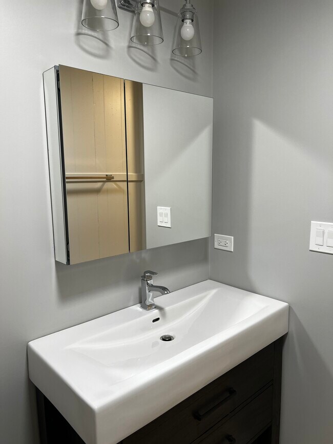 Building Photo - 163 Eagle Point Rd