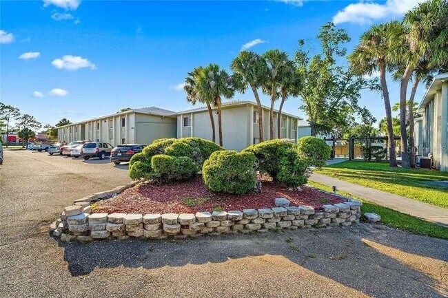 Building Photo - 379 47th Ave N