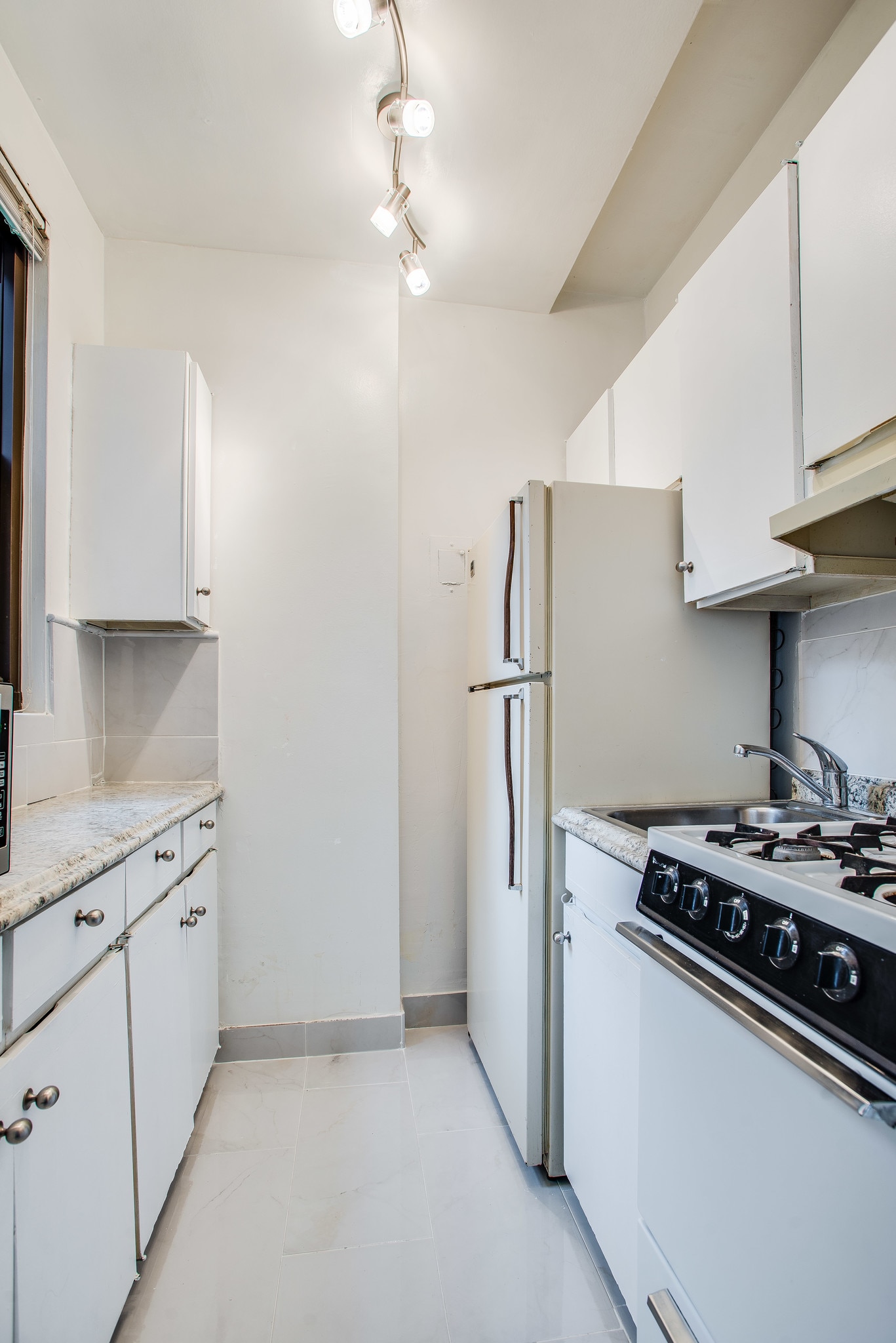 KITCHEN - 1021 Arlington Blvd