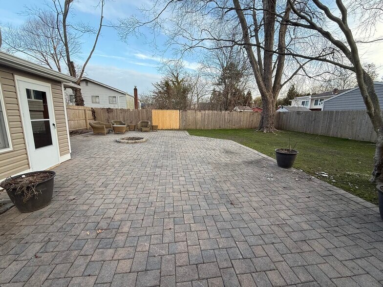 Building Photo - 53 Corey Ave