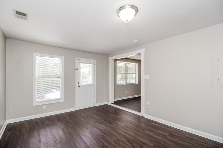Building Photo - 2607 Foxwood Pl