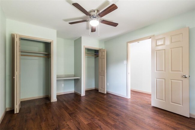 Building Photo - 5402 Sheraton Oaks Dr