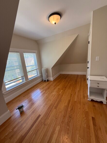 Building Photo - 22 Mansfield St