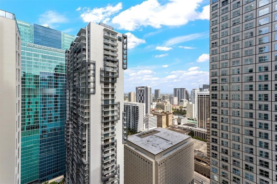 Building Photo - 300 S Biscayne Blvd