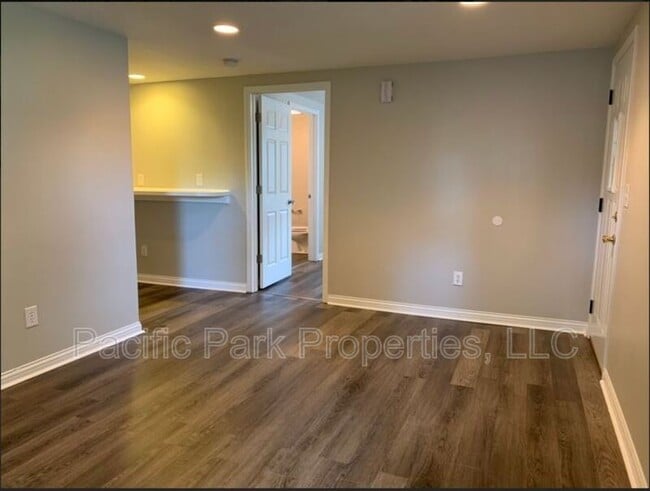 Building Photo - 3419 S Parker Ave