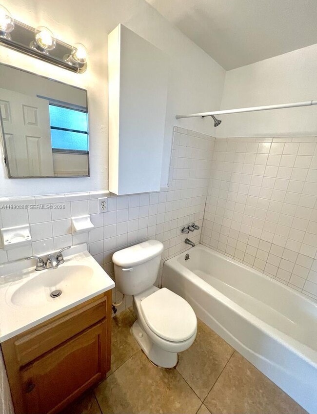 Building Photo - 1412 SW 41st Ave