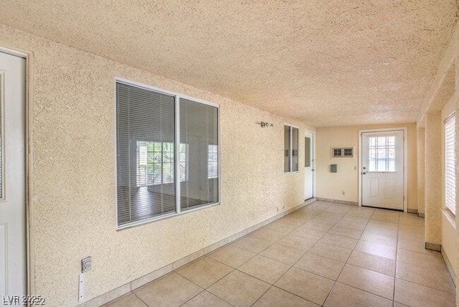 Building Photo - Gated Community, 1-Story, 3 Bedrooms Home ...