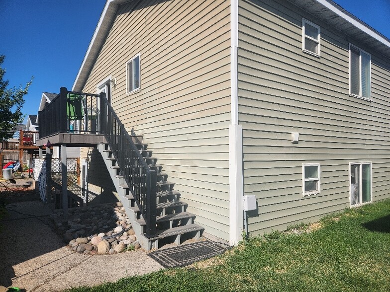 Building Photo - 212 9th St