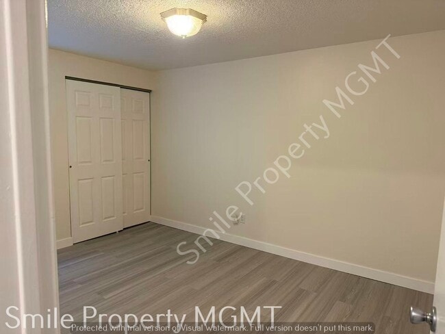 Building Photo - single house