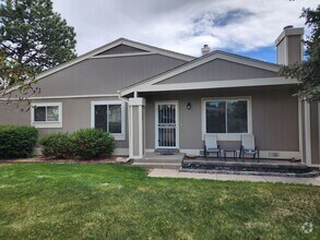 Building Photo - Updated 3 Bedroom Townhome in Great Area!