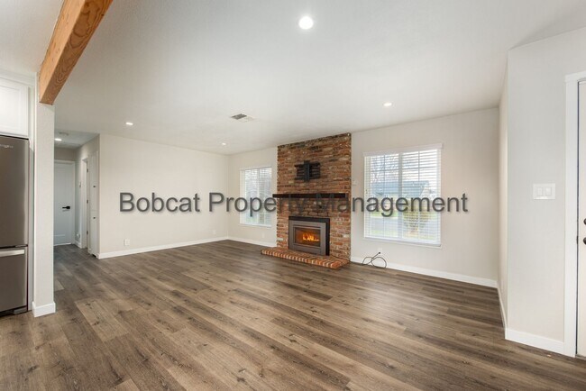 Building Photo - 1121 Spruce St