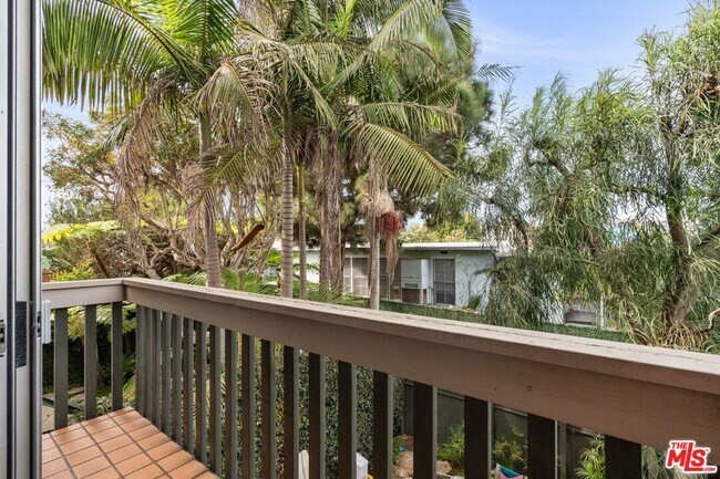 Building Photo - 122 Buccaneer St