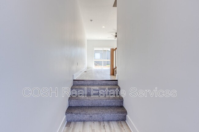 Building Photo - 8447 W 37th Ct N