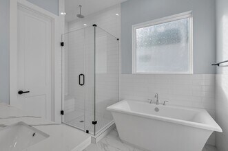 Building Photo - 804 Woodcrest Dr