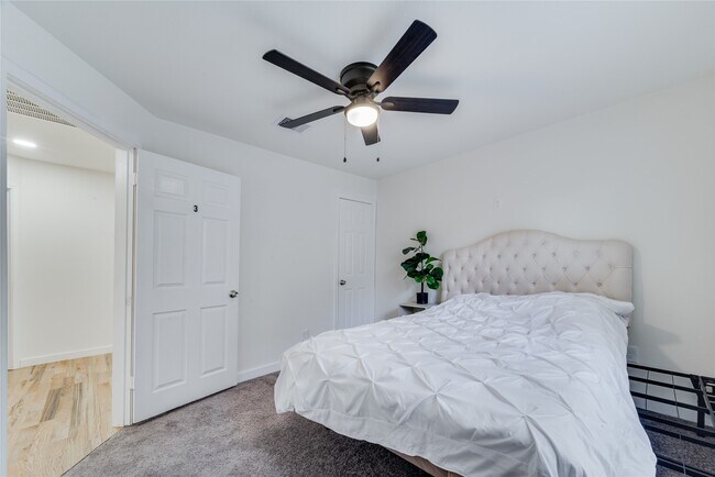 Building Photo - 6603 Victoria St