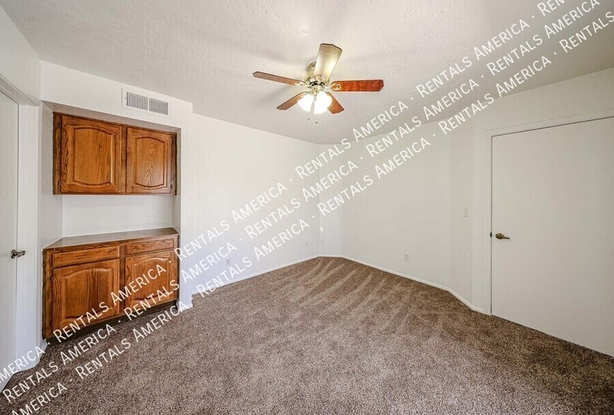 Building Photo - 3301 E Wescott Dr