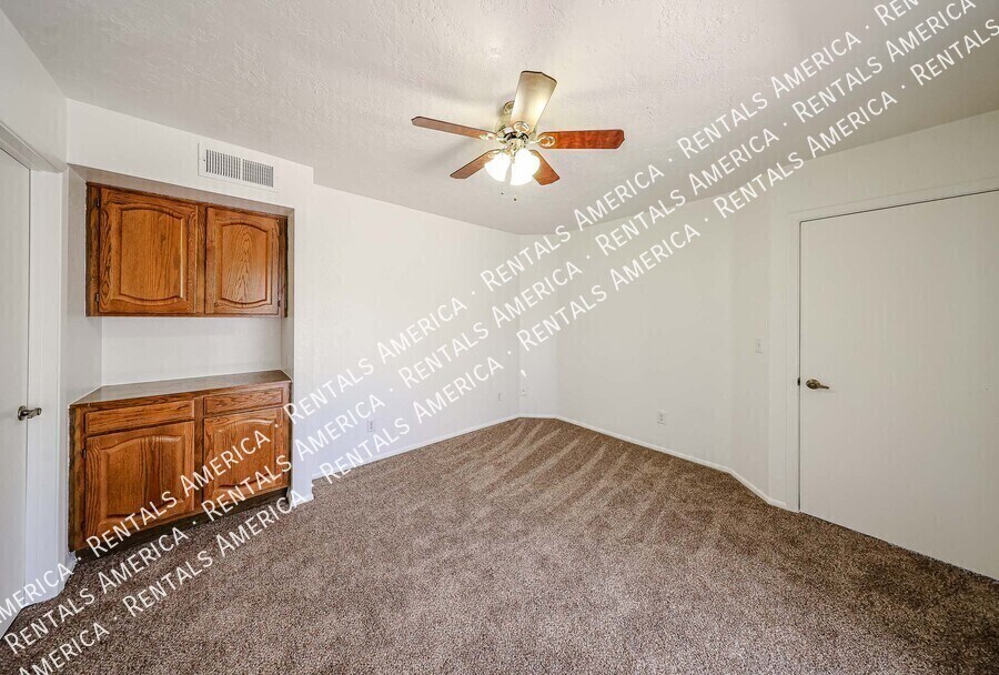 Building Photo - 3301 E Wescott Dr