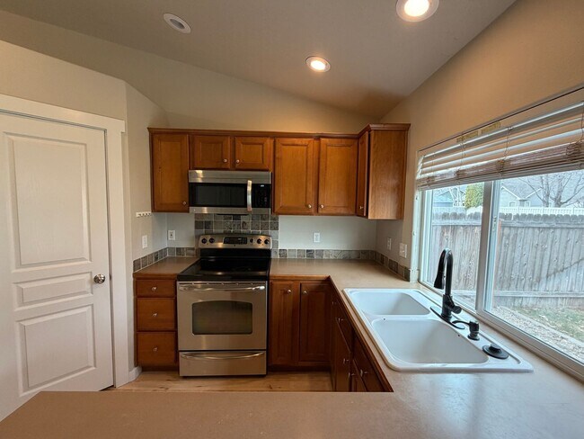 Building Photo - Perfect 4 bed 2.5 ba home in the desirable Sundance Subdiv. off McMillan & Meridian Rd.