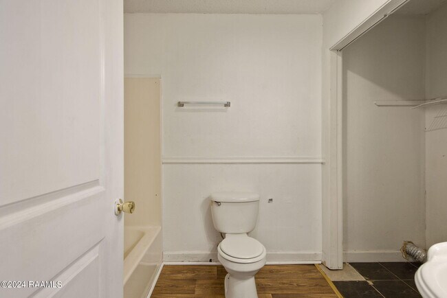 Building Photo - 102 Rue Calliope