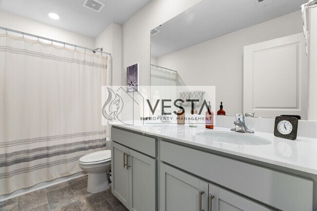 Building Photo - 575 Country Oak Dr