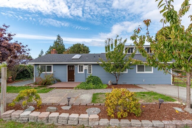 Primary Photo - 4 bedroom/2 bath house in Deception Park View