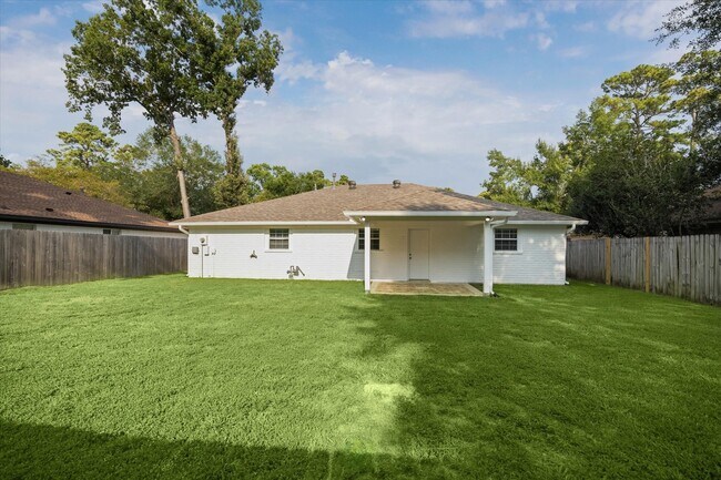 Building Photo - 23103 Berry Pine Dr