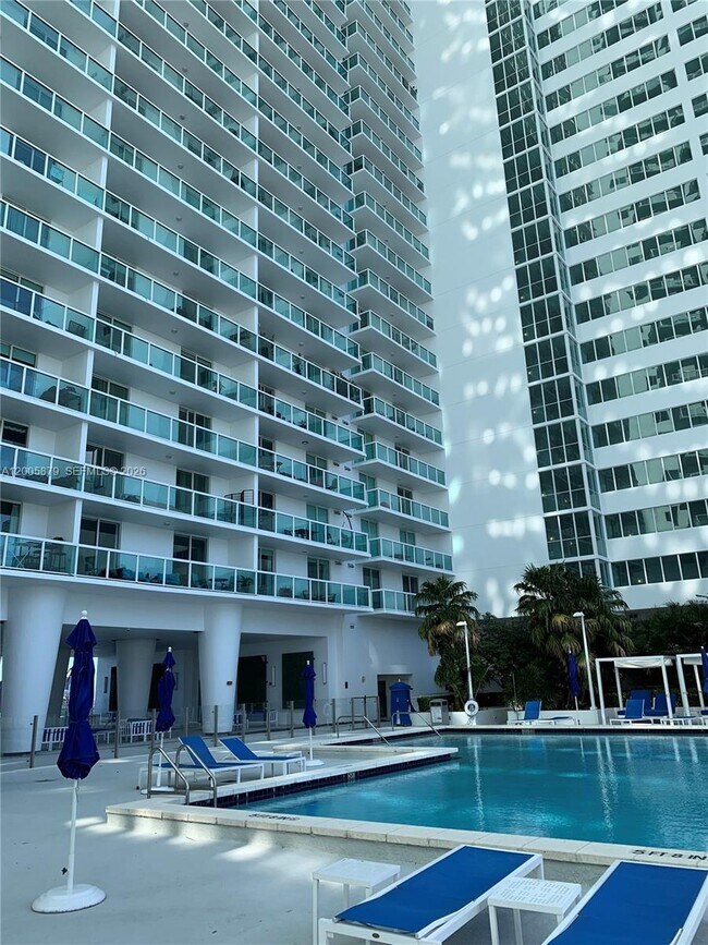 Building Photo - 1800 N Bayshore Dr