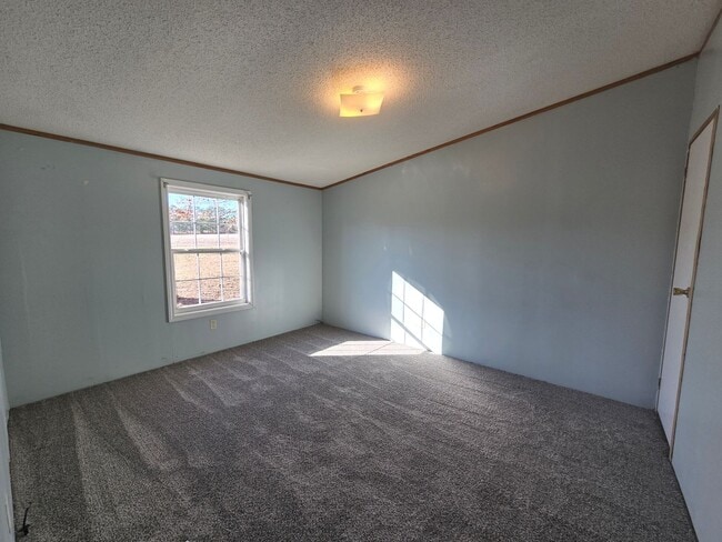 Building Photo - NEW LISTING!!!!!